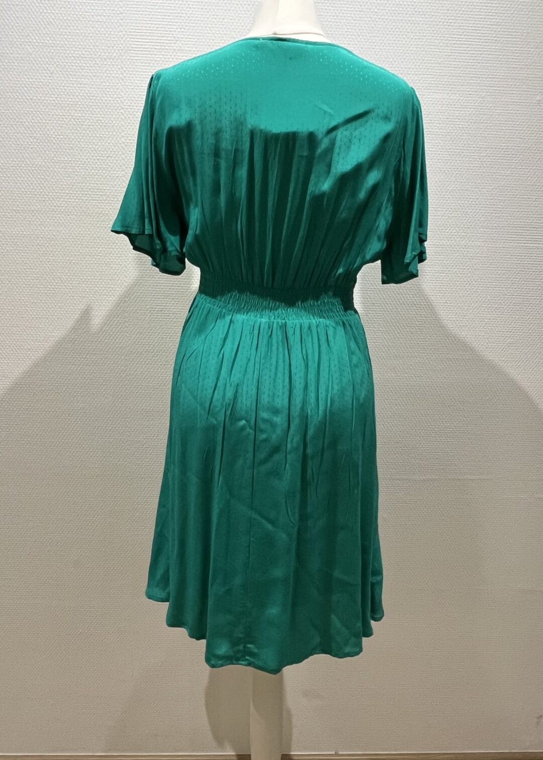 Robe courte en satin